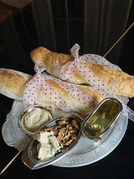 Масло з сиром Рокфор, волоським горіхом та медом