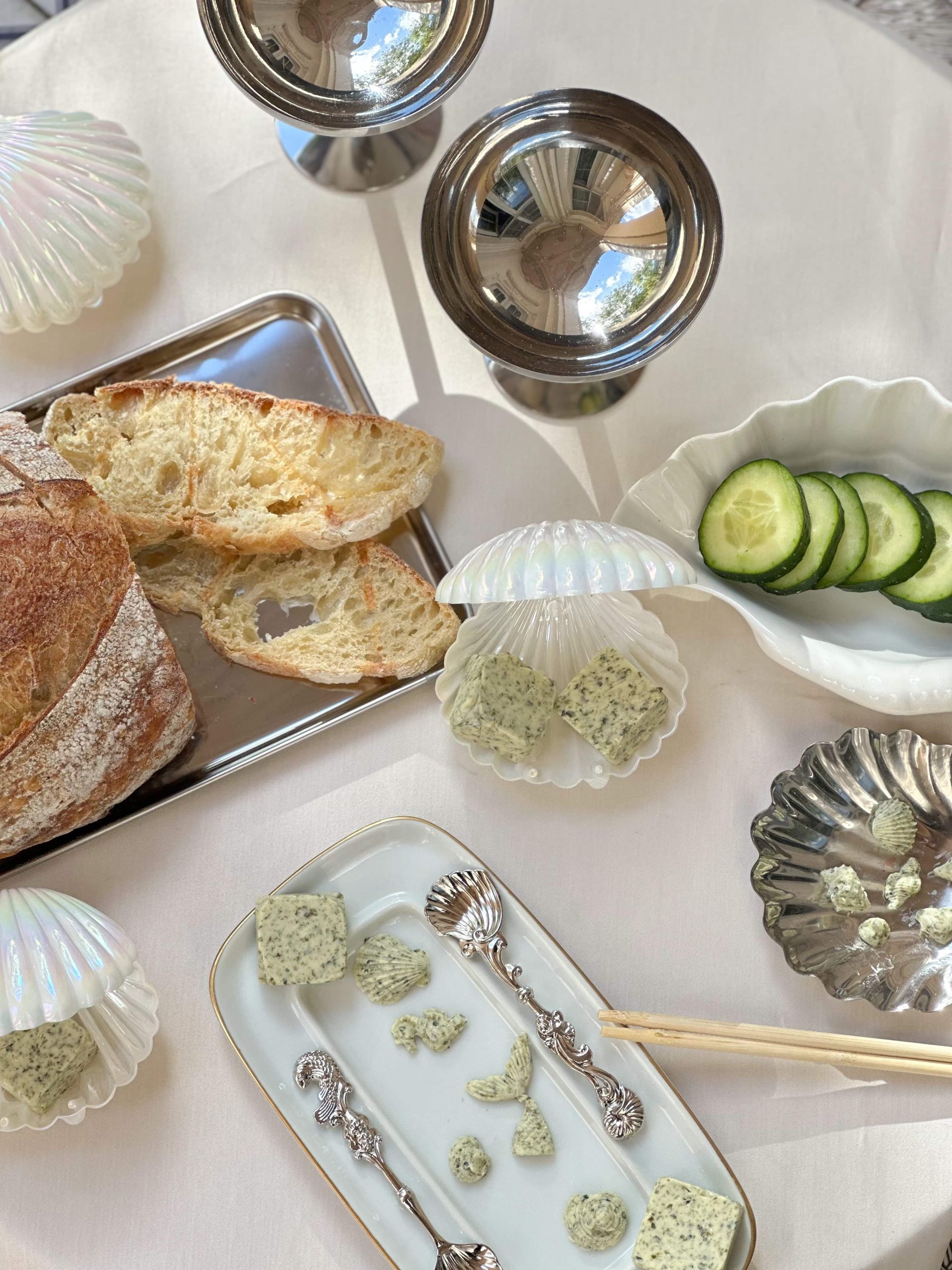 Масло з огірком, васабі та смаженим норі