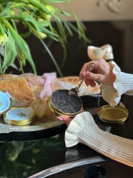 Масло з чорною ікрою осетра