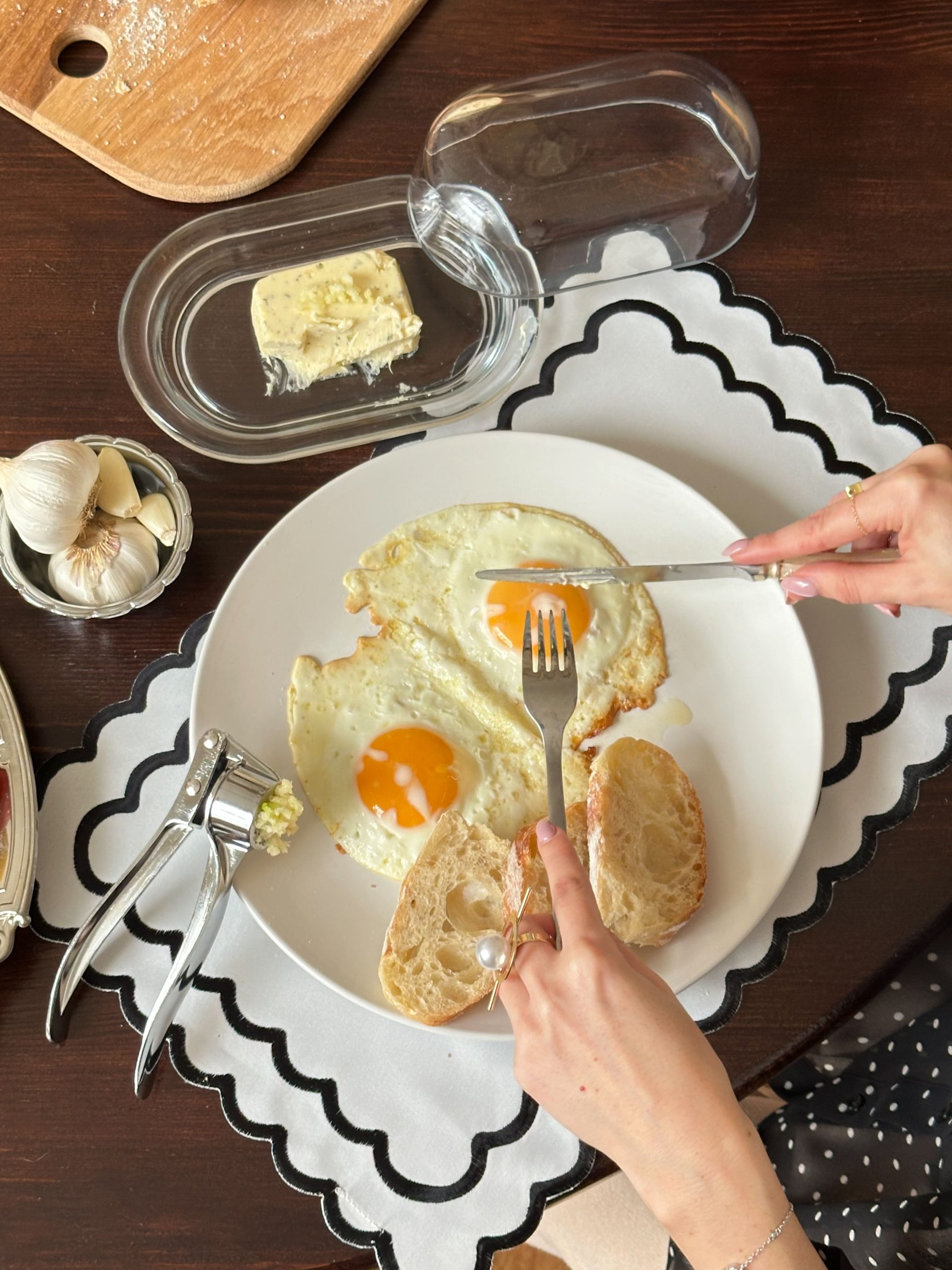 Масло з часником, петрушкою та мальдонською сіллю